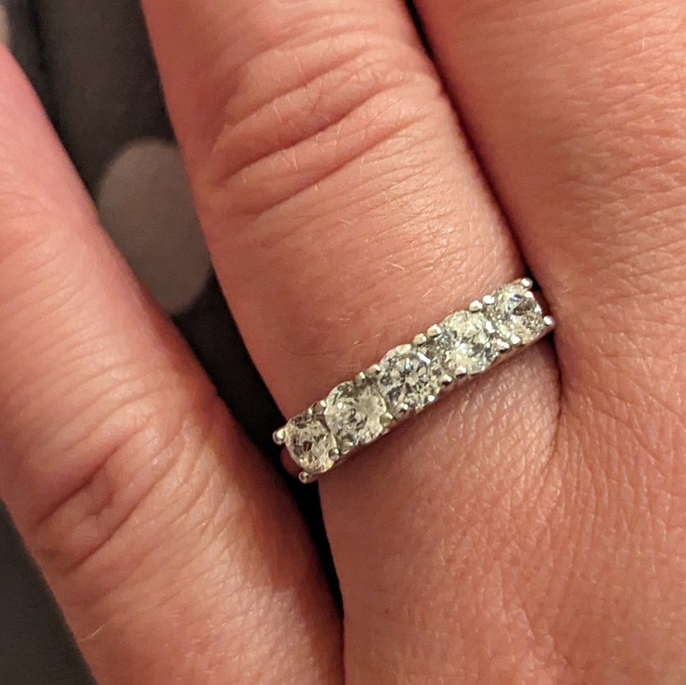 925 sterling silver stamped ring with 5 CZ diamonds. - Picture 5 of 5